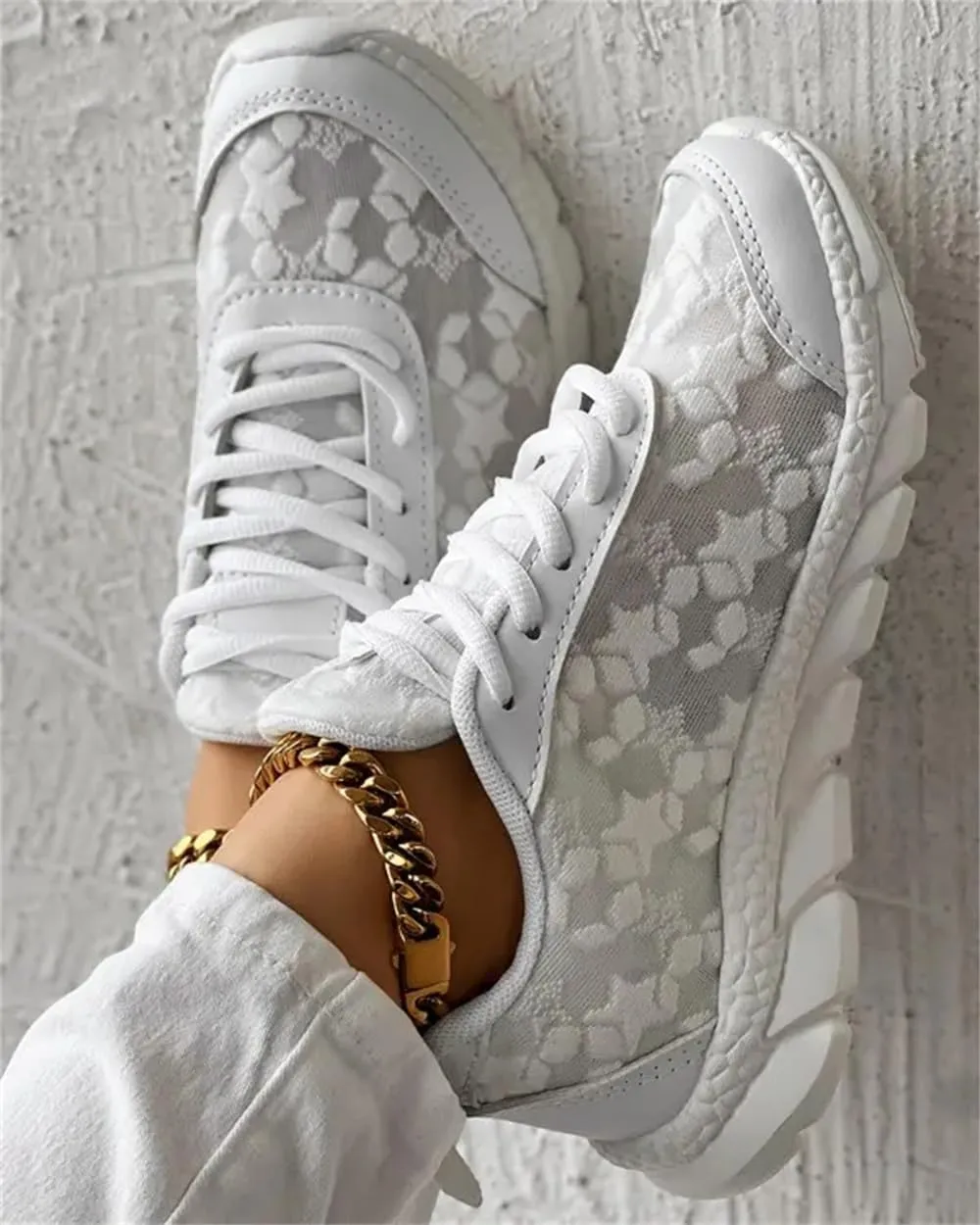 Breathable Lace-up Round Toe Sneakers
