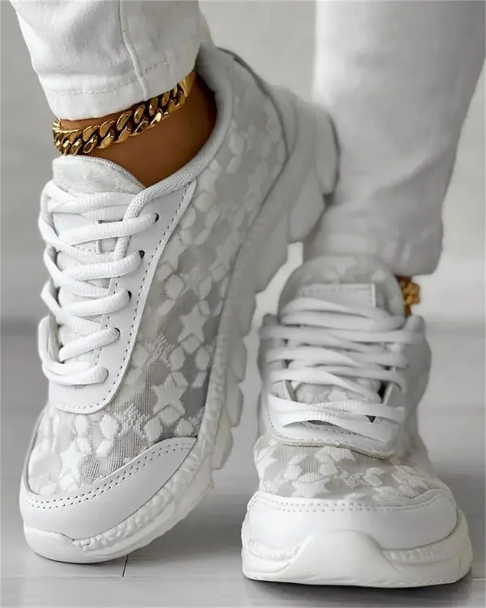 Breathable Lace-up Round Toe Sneakers