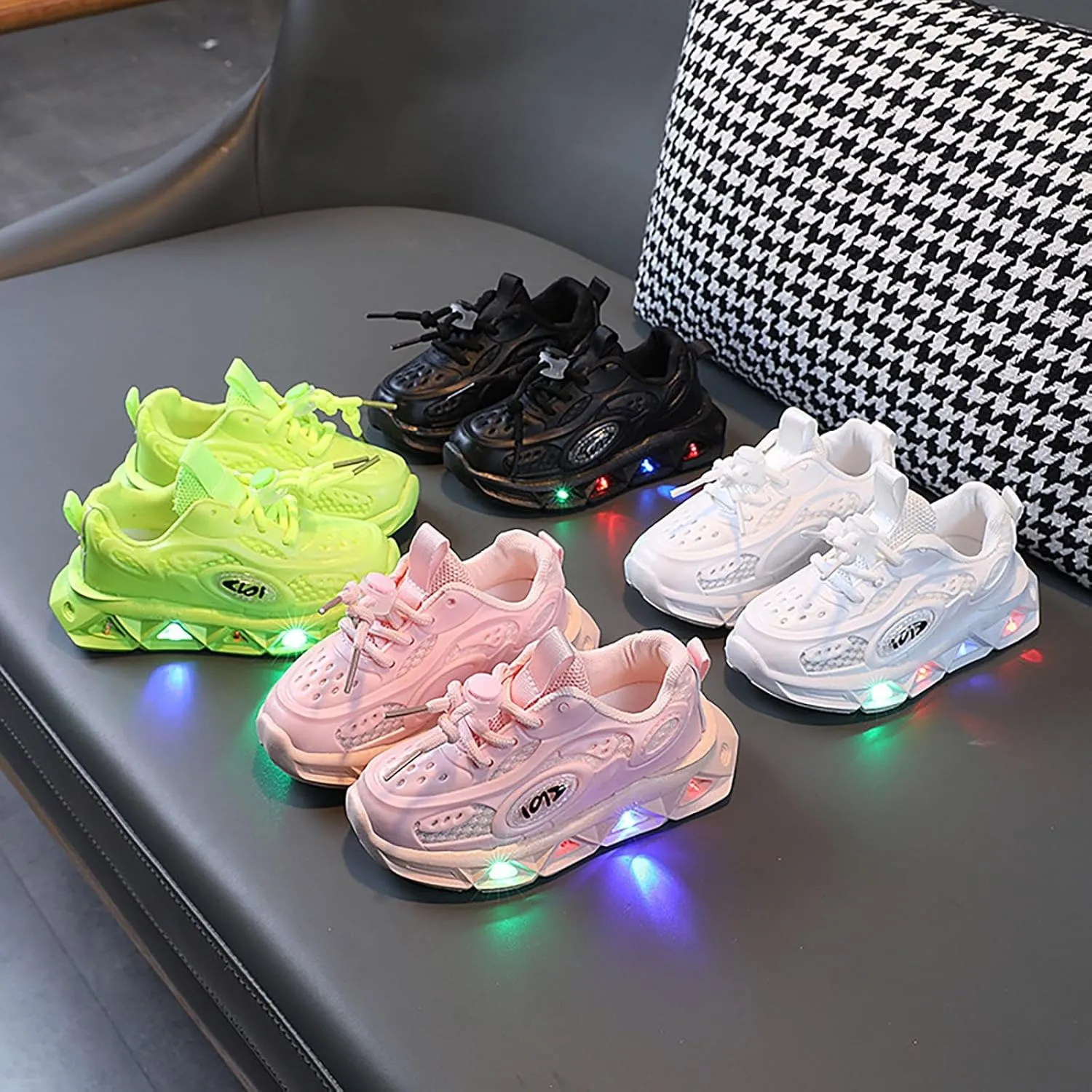 Cartoo𝐧 Illuminated Sneakers for Outdoor Sports and Running with Breathable Design Light Up Shoes for Toddler Girls