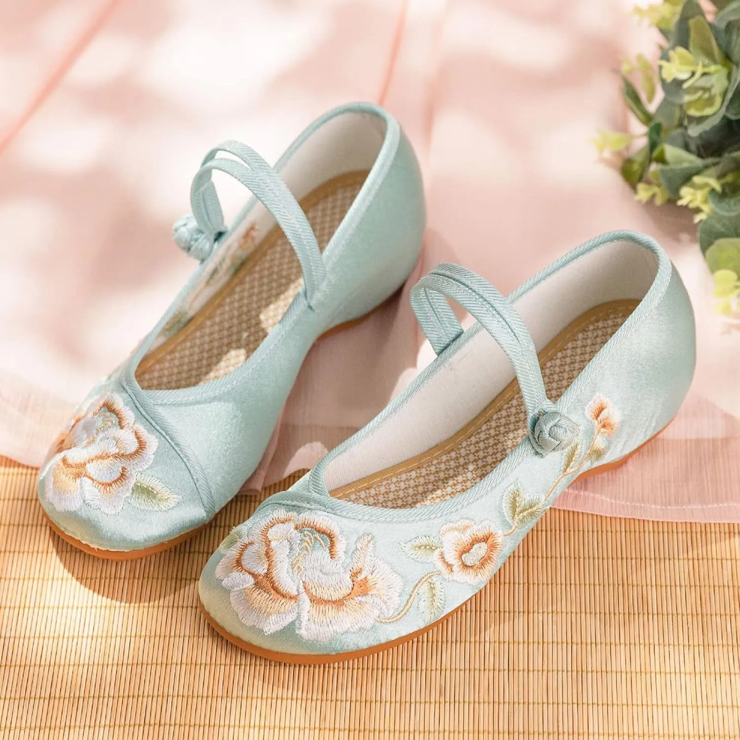 eYLun Women Chinese Embroidered Shoes Flower Flat Round Toe Mary Jane Ballet Shoes Slip On Shoes