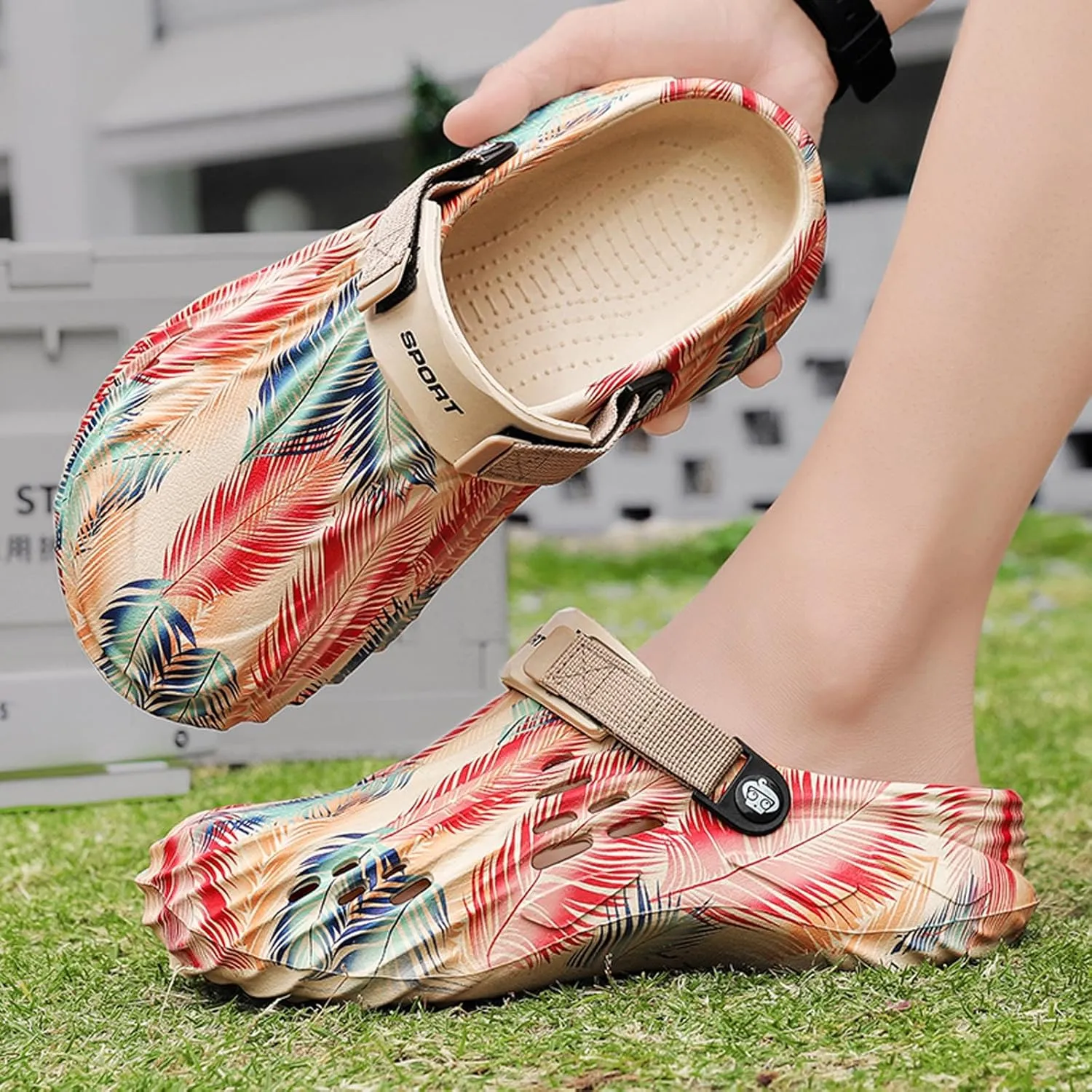 Men's Clogs Lightweight Slip On Garden Shoes Casual House Slippers Beach Sandals Indoor Outdoor Mules Footwear