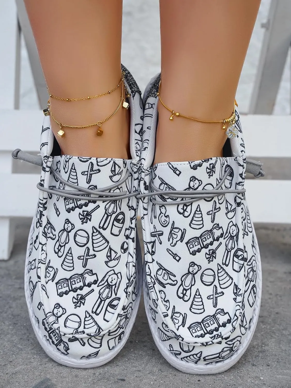 Sporty Girl's Lovely Toys Pattern Print Canvas Loafers Elastic Strips Closure Slip-on Sneakers Comfort Easy-Walk Lightweight Breathable Boat Shoes for Women/Men Adults/Teenagers, Couple Shoes, White