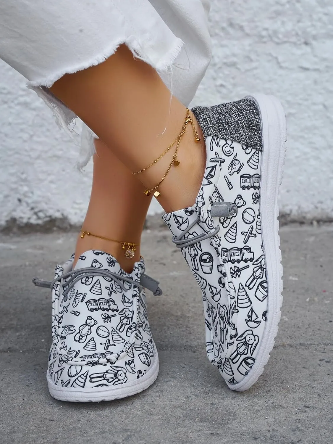 Sporty Girl's Lovely Toys Pattern Print Canvas Loafers Elastic Strips Closure Slip-on Sneakers Comfort Easy-Walk Lightweight Breathable Boat Shoes for Women/Men Adults/Teenagers, Couple Shoes, White