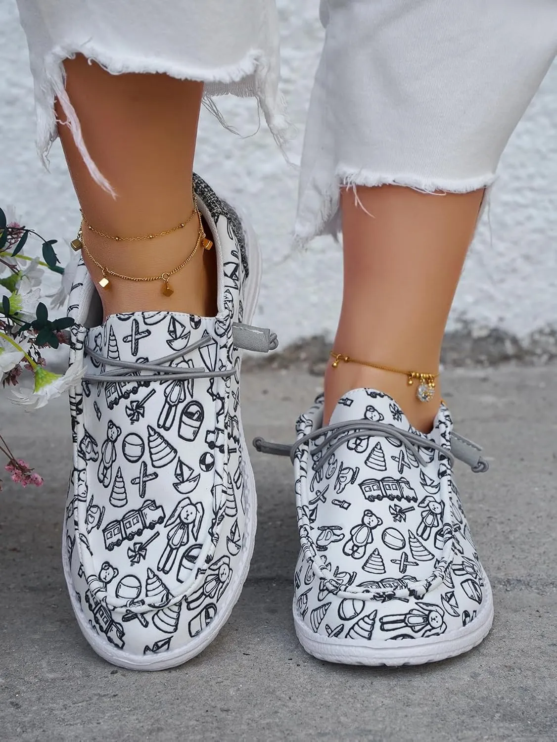 Sporty Girl's Lovely Toys Pattern Print Canvas Loafers Elastic Strips Closure Slip-on Sneakers Comfort Easy-Walk Lightweight Breathable Boat Shoes for Women/Men Adults/Teenagers, Couple Shoes, White