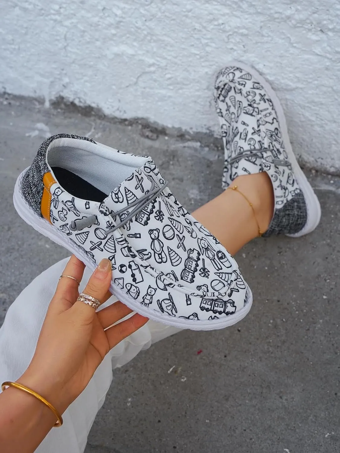 Sporty Girl's Lovely Toys Pattern Print Canvas Loafers Elastic Strips Closure Slip-on Sneakers Comfort Easy-Walk Lightweight Breathable Boat Shoes for Women/Men Adults/Teenagers, Couple Shoes, White