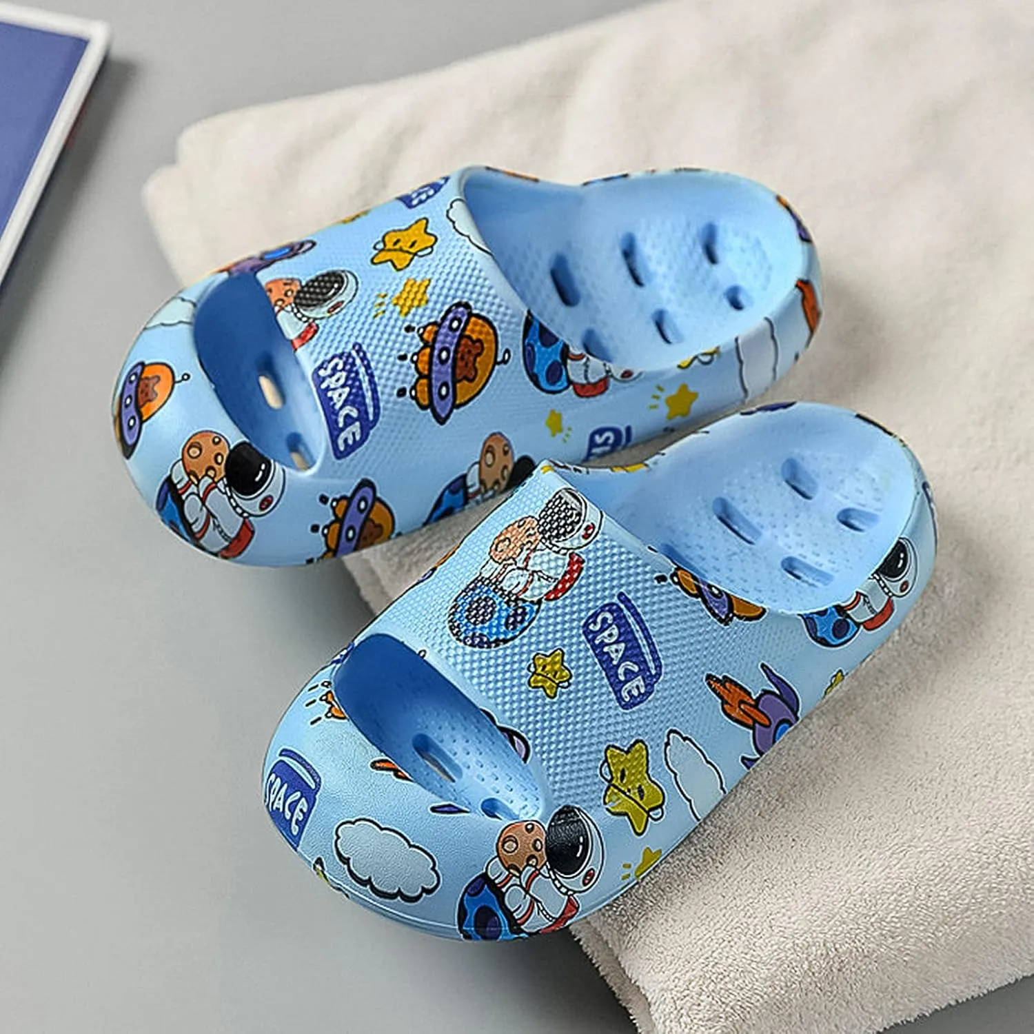 techcity Boys Girls Slide Sandals Soft Cushioned Thick Sole Non-slip Summer Slippers Quick Drying Bathroom Shower Pool Beach Sandals for Toddler Little Kids