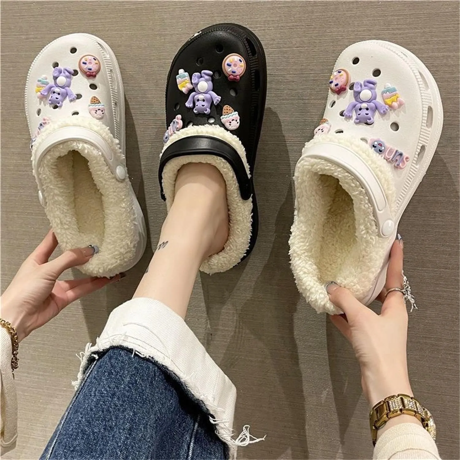 Winter Replacement Fur Insoles, Warm Insoles 2 Pairs, Unisex Home Slippers Insert Warm Insoles, Removable and Washable Fur c Insoles for Shoes, Boots, Slippers. (Black   White, 10-10.5)