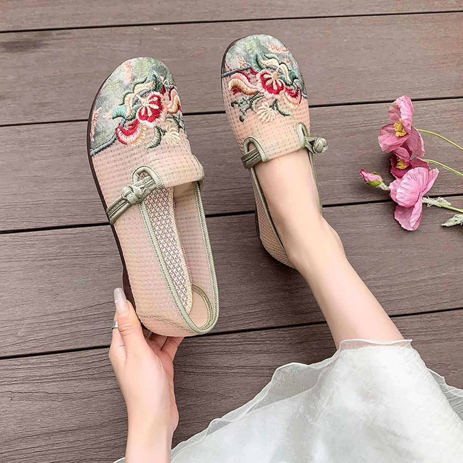 Women's Embroidered Flower Casual Walking Shoes