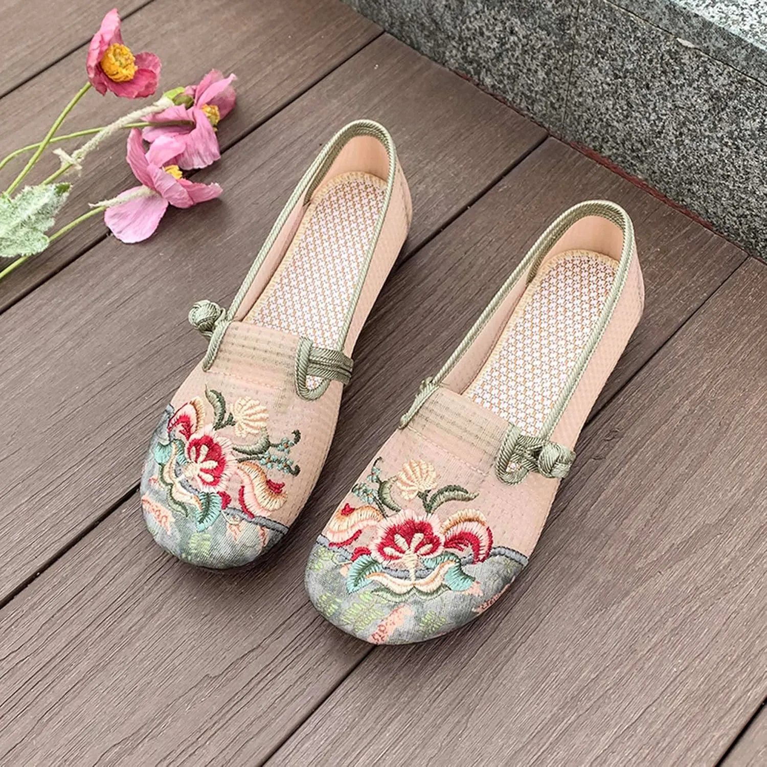 Women's Embroidered Flower Casual Walking Shoes